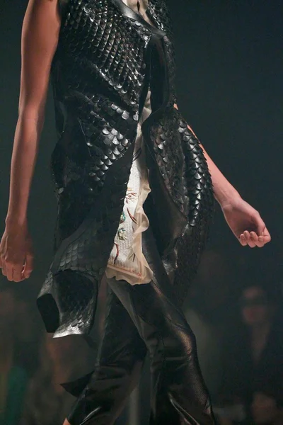 Look 60